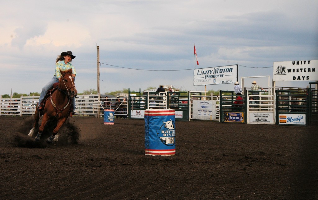 ladies' barrel racing
