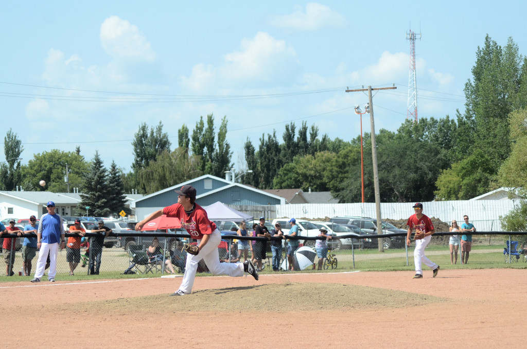 8078 pitching with ball