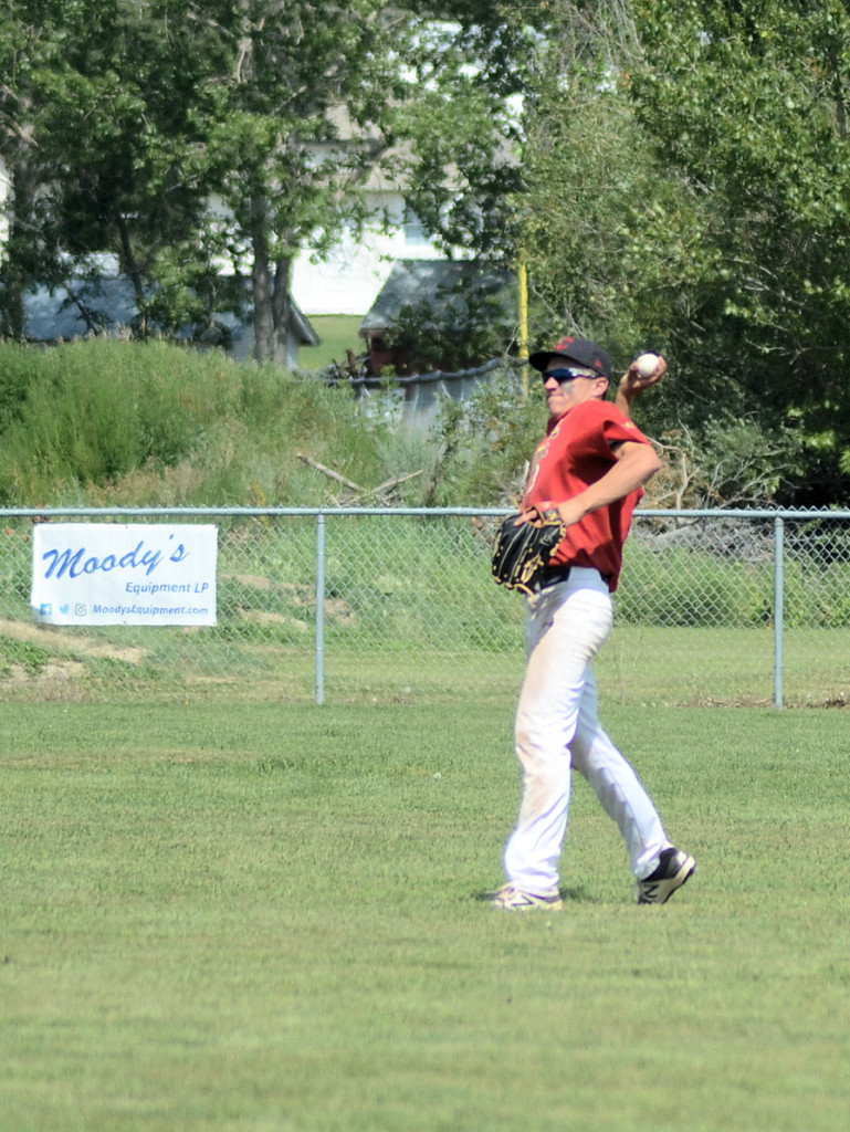 8089 fielder throwing in