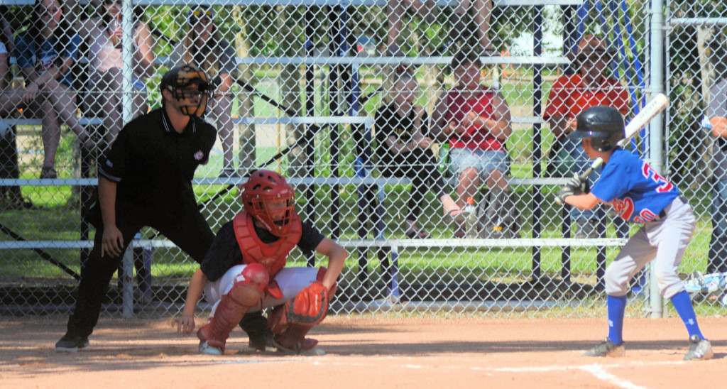 0435 lumsden @ bat