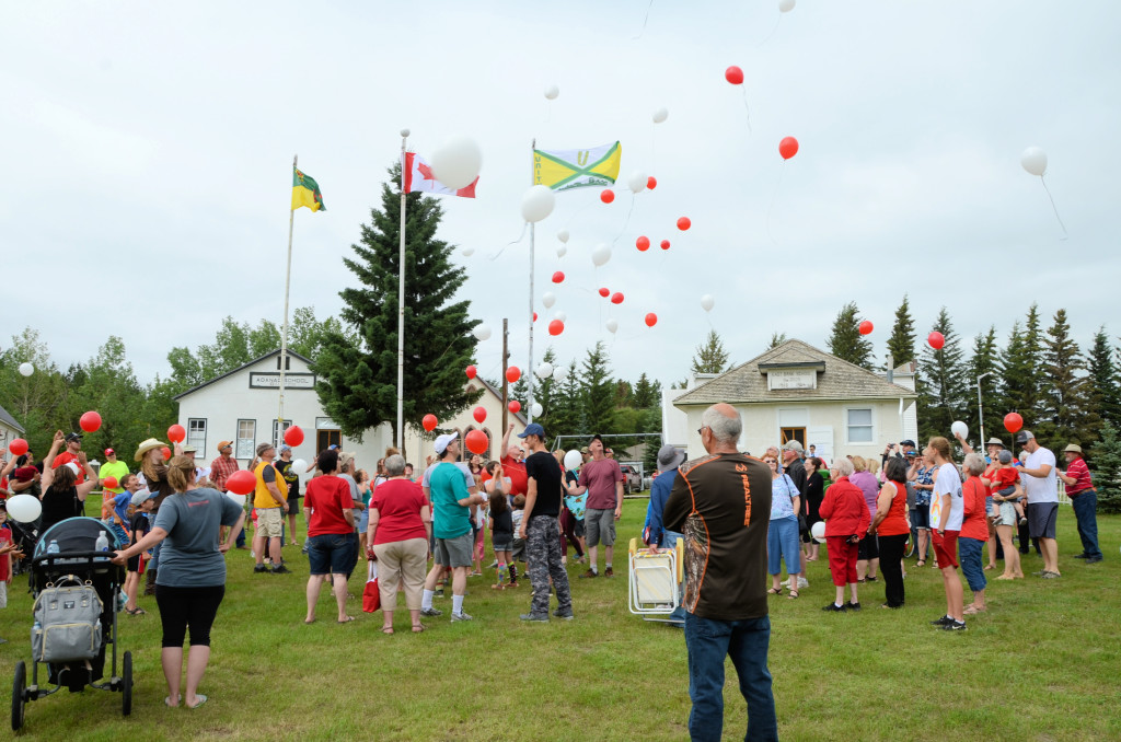 8659 releasing the balloons