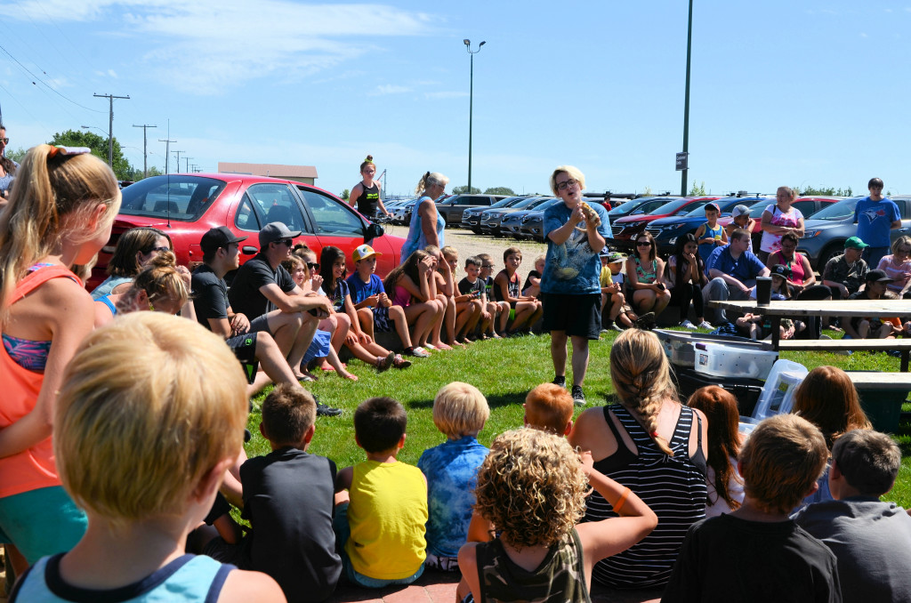 0777 reptile 1 with crowd